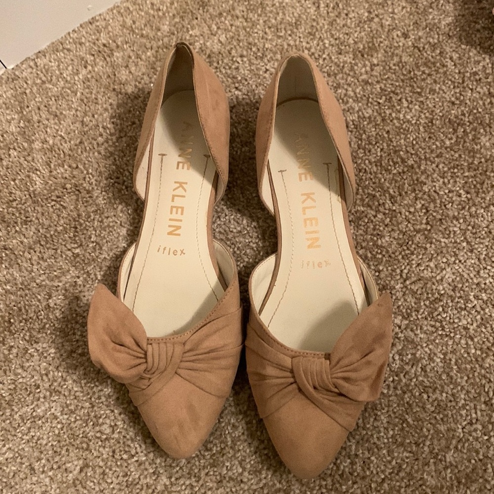 Tan womens size 7 flats
